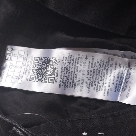 Guess Ladies Short with flower's embroidery sz 27 in black - Picture 5 of 6